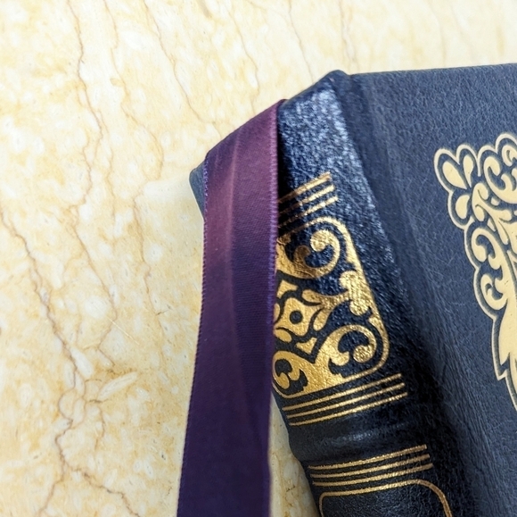 Vintage Robinson Crusoe Daniel Defoe Leather Bound Gilt Pages Book Decor - Picture 11 of 15